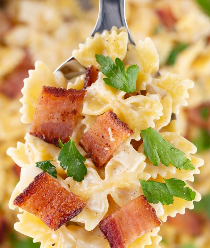 My family LOVES this Easy One Pot Bacon Alfredo Pasta