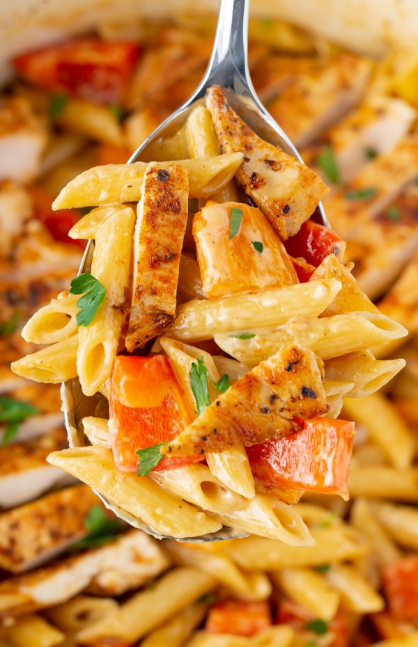 LOVE this easy recipe! One Pot Creamy Cajun Chicken Alfredo