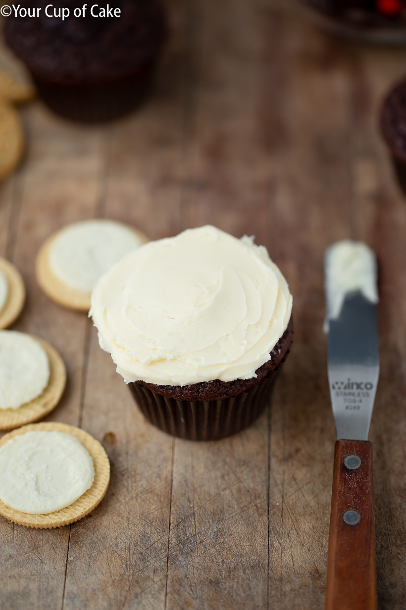 How to make Owl Cupcakes with Oreos