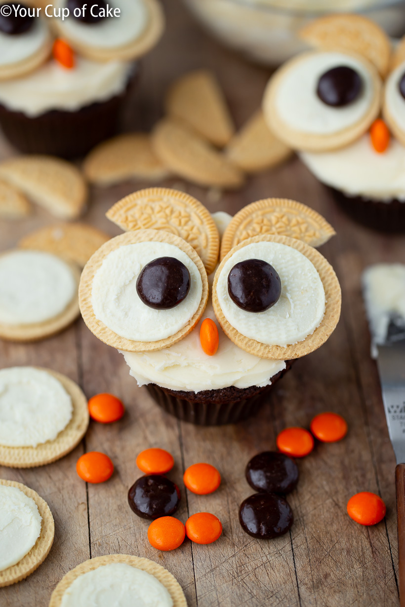 Cupcake decorating for kids! Easy Oreo Owl Cupcakes