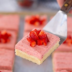LOVE this recipe for Strawberry Sugar Cookie Bars