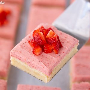 Yum! Strawberry Sugar Cookie Bars such a great spring recipe