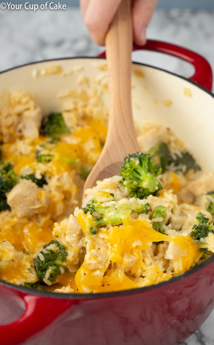 Quick and easy dinner recipe! One Pot Cheesy Chicken Rice & Broccoli