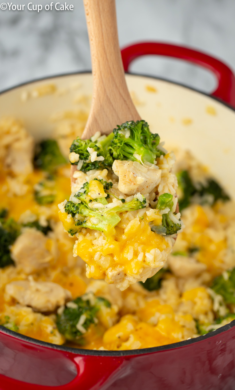 30 minute meal! 1 Pot Cheesy Chicken Rice & Broccoli