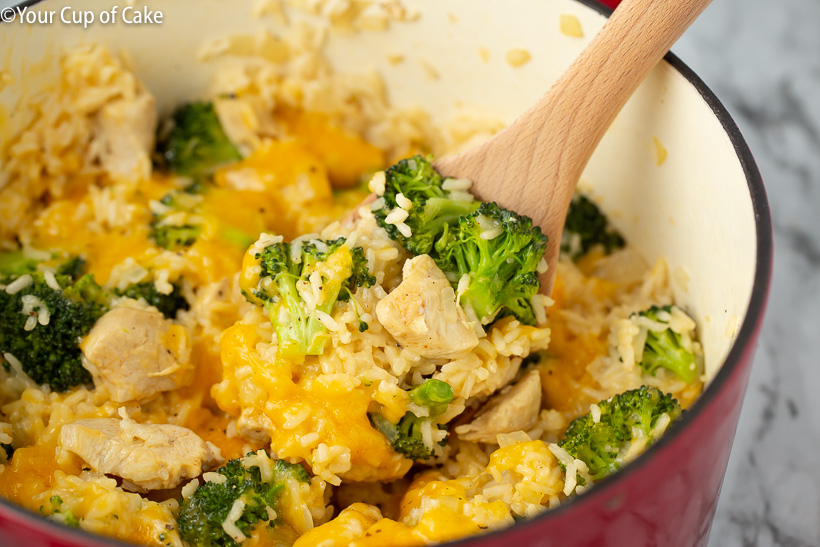 Quick and easy 1 Pot Cheesy Chicken Rice & Broccoli