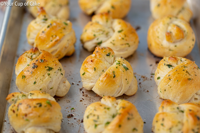 Quick and Easy Restaurant Style Garlic Knots