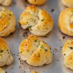 Easy Restaurant Style Garlic Knots