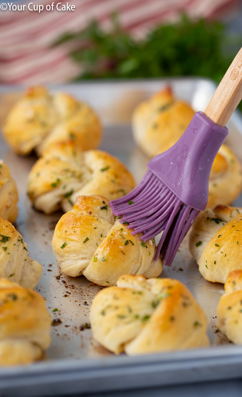 My family LOVES these Easy Restaurant Style Garlic Knots