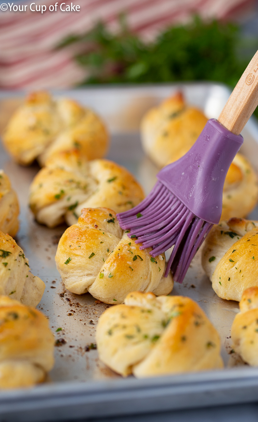 Cheesy Crescent Roll Garlic Knots With Parmesan (Easy!)