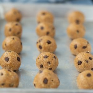 These protein bites are SO GOOD! And the recipe is super easy! No-Bake Peanut Butter Cookie Dough Protein Bites