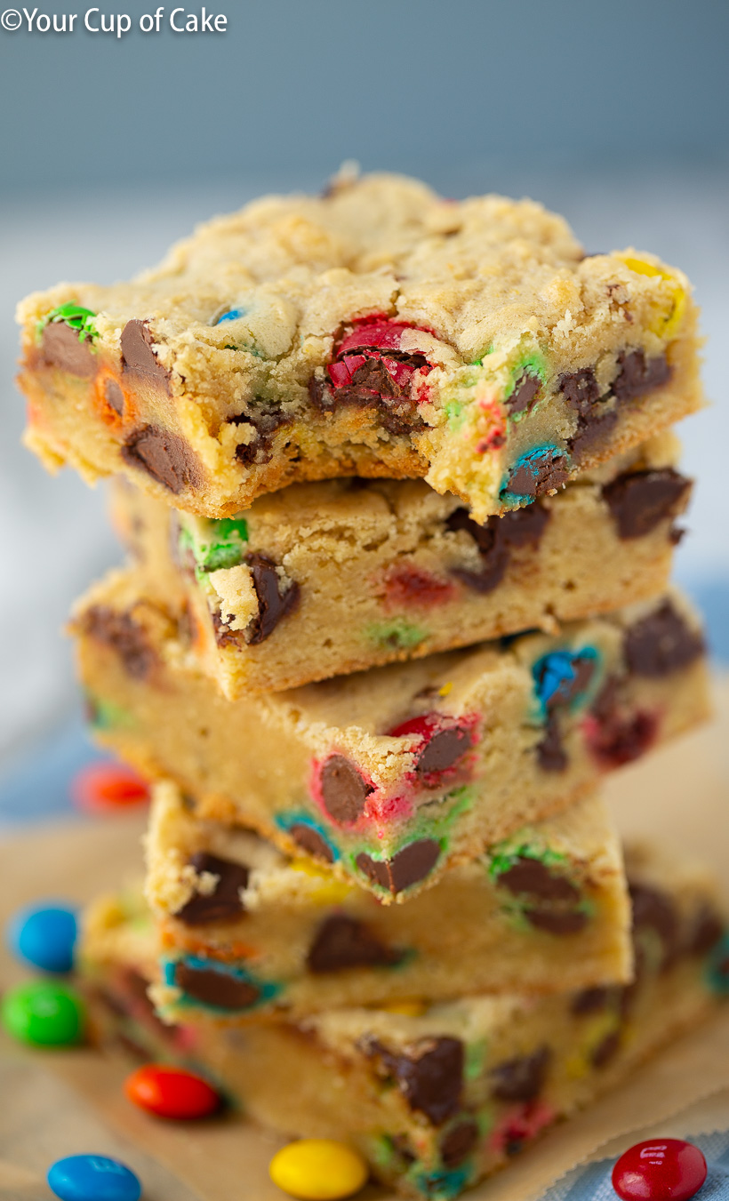 LOVE making these Chocolate Chip M&M Cookie Bars for parties! So Easy to make!