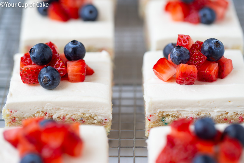 These 4th of July Sugar Cookie Bars are AMAZING!