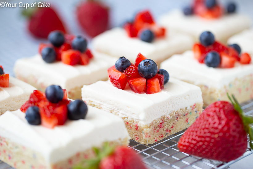 AMAZING 4th of July Sugar Cookie Bars for a patriotic dessert