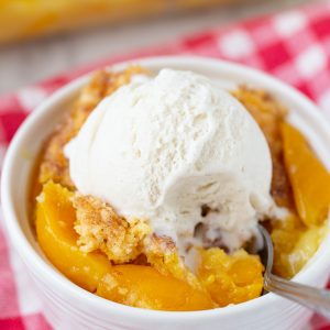 This 4 Ingredient Peach Cobbler is AMAZING