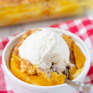 My family is OBSESSED with this easy 4 ingredient Peach Dump Cake