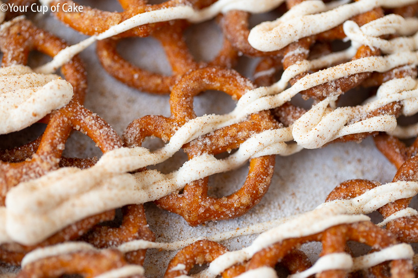 AMAZING White Chocolate Pumpkin Pretzels