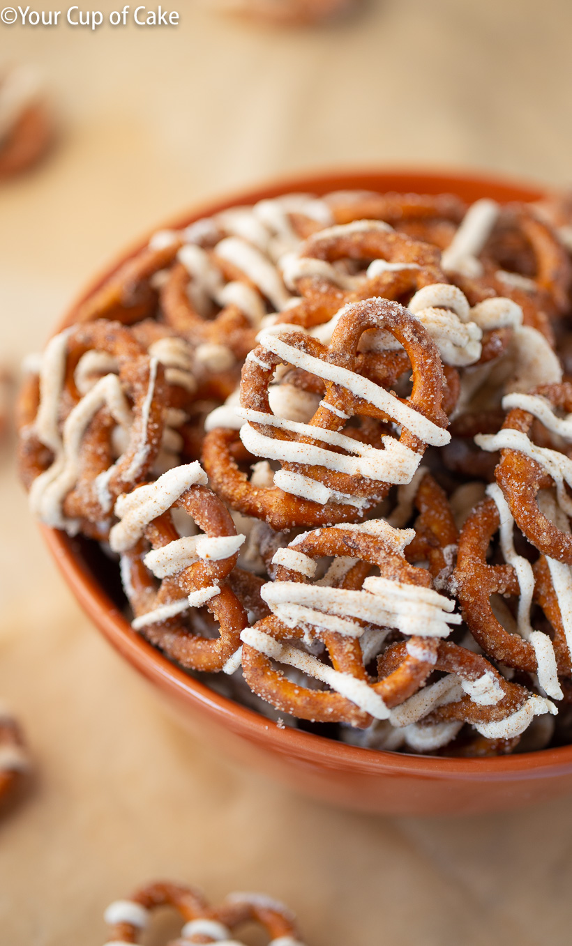 AMAZING 5 Minute White Chocolate Pumpkin Pretzels