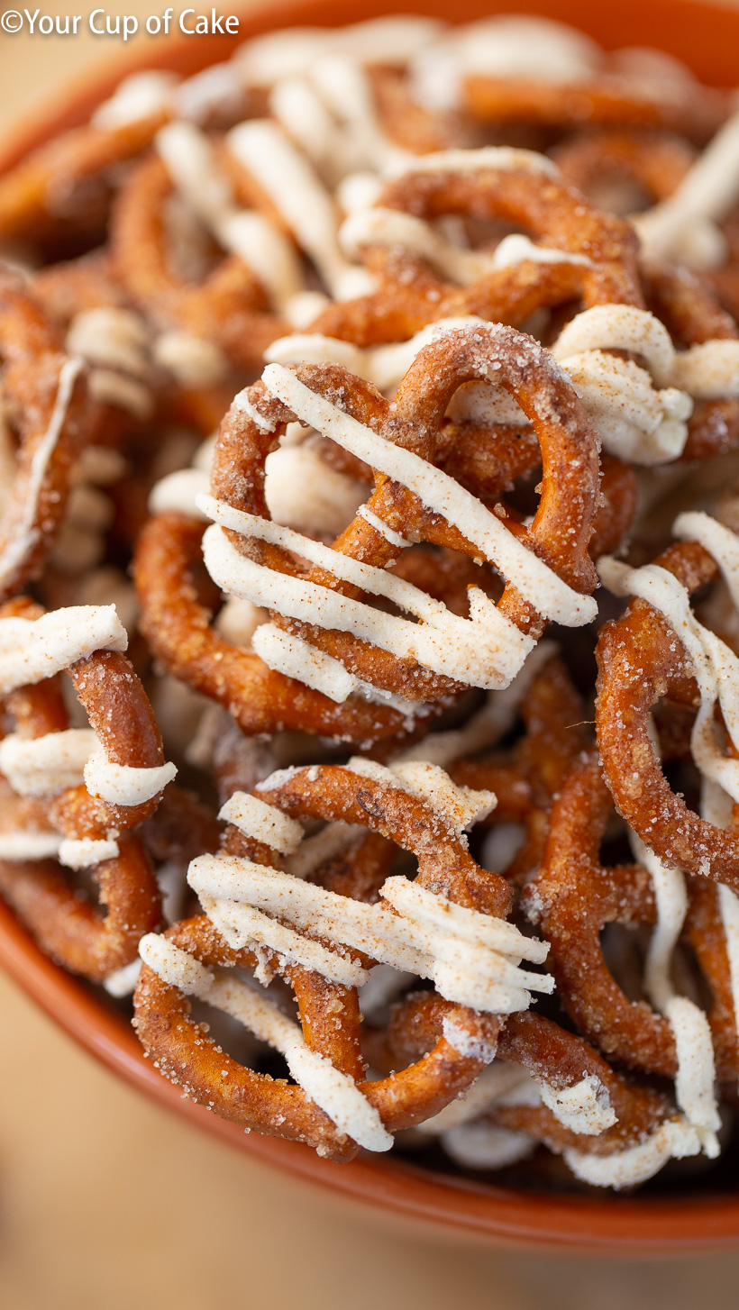 ADDICTIVE 5-Microwave White Chocolate Pumpkin Pretzels! These are amazing!