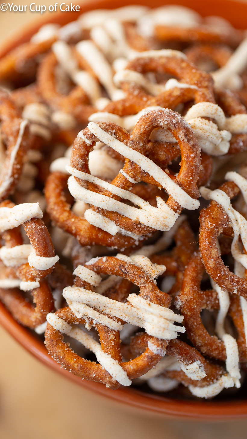 ADDICTIVE 5-Microwave White Chocolate Pumpkin Pretzels! These are amazing! 