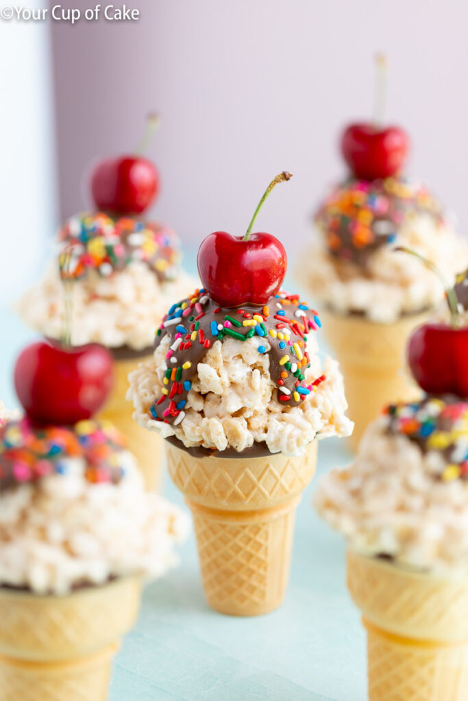 OBSESSED! These Rice Krispie Treat Ice Cream Cones are the cutest thing I've ever seen!